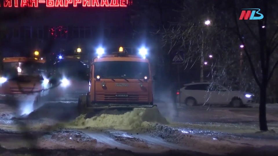 Почти 4000 кубометров снега вывезли за сутки с улиц Волгограда
